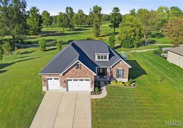 Photo 4 of Single family home for sale at 3717 Golfview Cir, Belleville, IL 62221 | MLS# MIS26062672 | Listing updated on 2026-10-04