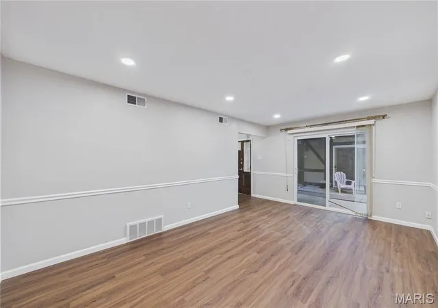 Photo 3 of Condo for sale at 1062 Woodgate Dr, Saint Louis, MO 63122 | MLS# MIS26062676 | Listing updated on 2026-10-03