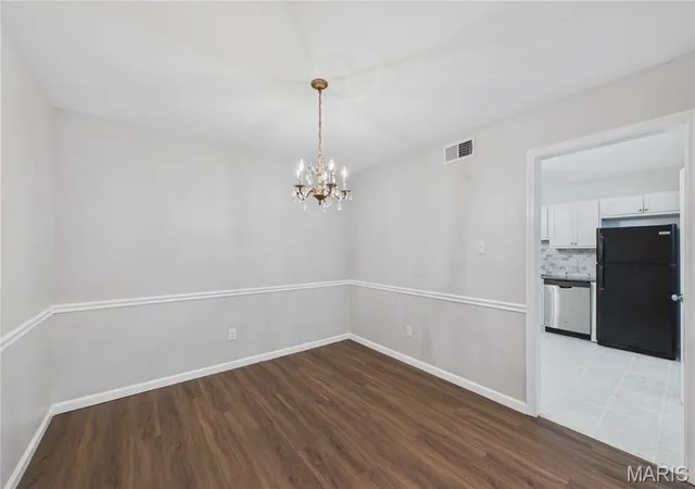 Photo 3 of Condo for sale at 1062 Woodgate Dr, Saint Louis, MO 63122 | MLS# MIS26062676 | Listing updated on 2026-10-03