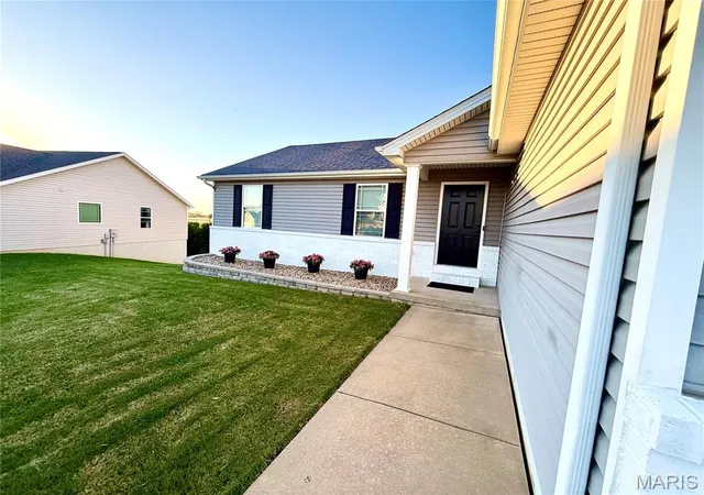 Photo 3 of Single family home for sale at 711 Ward, Waterloo, IL 62298 | MLS# MIS26062683 | Listing updated on 2026-10-04