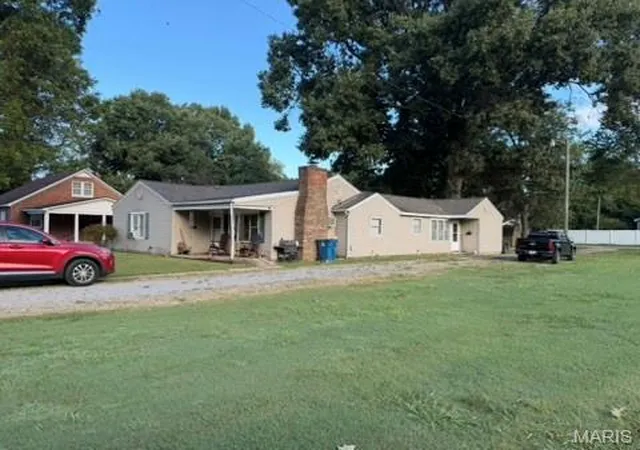 Photo 1 of Single family home for sale at 925 Davis, New Madrid, MO 63869 | MLS# MIS26062685 | Listing updated on 2026-09-29
