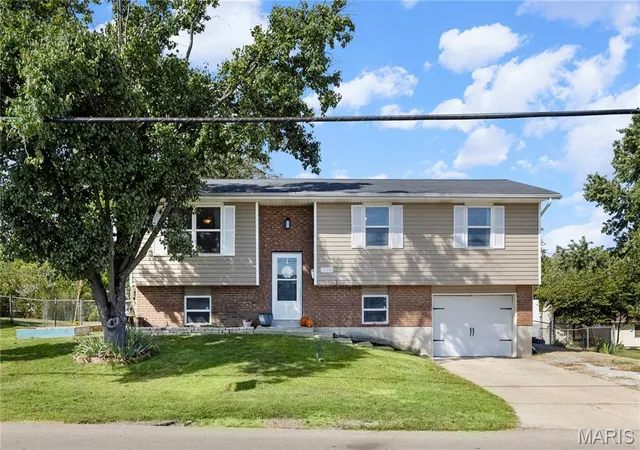 Photo 2 of Single family home for sale at 1105 Market St, Sainte Genevieve, MO 63670 | MLS# MIS26062689 | Listing updated on 2026-10-02