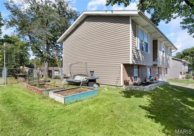 Photo 3 of Single family home for sale at 1105 Market St, Sainte Genevieve, MO 63670 | MLS# MIS26062689 | Listing updated on 2026-10-02