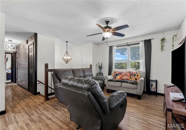Photo 4 of Single family home for sale at 1105 Market St, Sainte Genevieve, MO 63670 | MLS# MIS26062689 | Listing updated on 2026-10-02