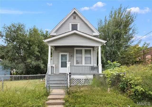 Single family home for sale at 610 Jackson St, St Louis, MO 63147 | MLS# MIS26062691