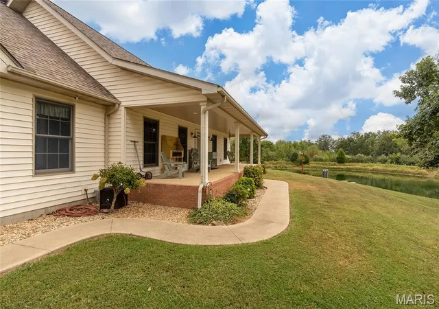 Photo 3 of Single family home for sale at 8945 State Route 14, Du Quoin, IL 62832 | MLS# MIS26062693 | Listing updated on 2026-09-29
