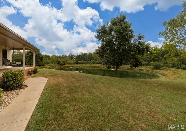 Photo 3 of Single family home for sale at 8945 State Route 14, Du Quoin, IL 62832 | MLS# MIS26062693 | Listing updated on 2026-09-29