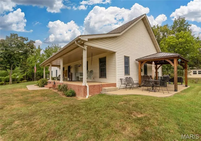 Photo 4 of Single family home for sale at 8945 State Route 14, Du Quoin, IL 62832 | MLS# MIS26062693 | Listing updated on 2026-09-29