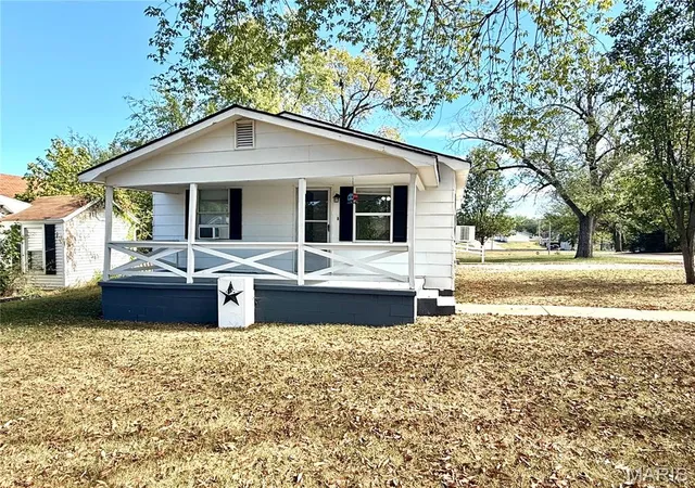 Photo 2 of Single family home for sale at 414 Monroe St, Desloge, MO 63601 | MLS# MIS26062698 | Listing updated on 2026-09-30