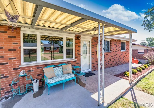 Photo 2 of Single family home for sale at 2912 Raw Wind Dr, High Ridge, MO 63049 | MLS# MIS26062699 | Listing updated on 2026-10-09