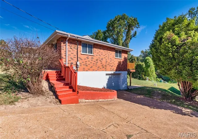 Photo 3 of Single family home for sale at 2912 Raw Wind Dr, High Ridge, MO 63049 | MLS# MIS26062699 | Listing updated on 2026-10-09