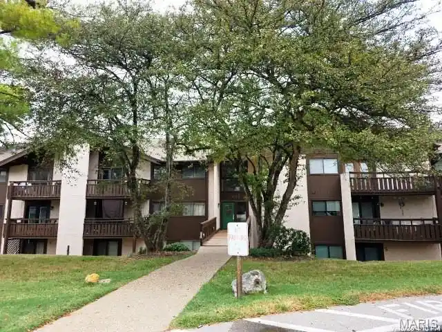 Listing Photo 1 - Condo for sale in 1400 Heritage Lndg located at 1400 Heritage Lndg, St. Charles, MO 63303 - Unit #110