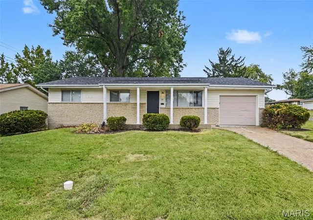 Photo 1 of Single family home for sale at 95 Sackett Dr, Florissant, MO 63033 | MLS# MIS26062706 | Listing updated on 2026-10-01