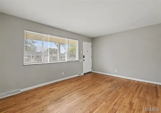 Photo 2 of Single family home for sale at 95 Sackett Dr, Florissant, MO 63033 | MLS# MIS26062706 | Listing updated on 2026-10-01