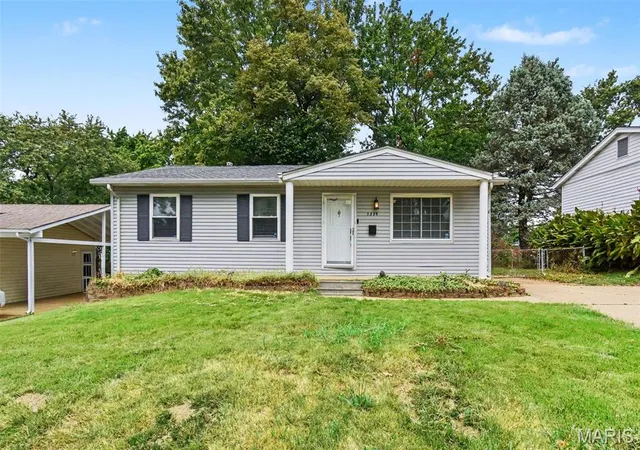 Photo 1 of Single family home for sale at 5329 Ville Angela Ln, Hazelwood, MO 63042 | MLS# MIS26062709 | Listing updated on 2026-09-30