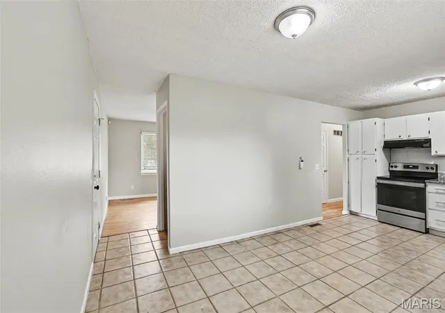 Photo 3 of Single family home for sale at 5329 Ville Angela Ln, Hazelwood, MO 63042 | MLS# MIS26062709 | Listing updated on 2026-09-30