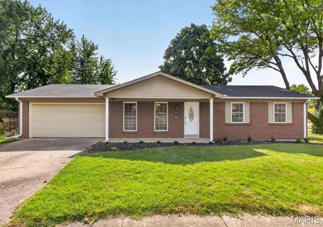 Photo 1 of Single family home for sale at 1008 N Duchesne Dr, Saint Charles, MO 63301 | MLS# MIS26062711 | Listing updated on 2026-10-05