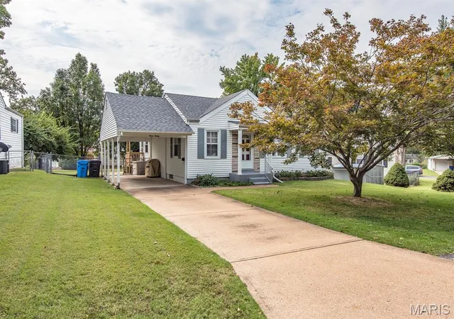 Photo 2 of Single family home for sale at 330 Derhake Rd, Florissant, MO 63031 | MLS# MIS26062718 | Listing updated on 2026-10-05
