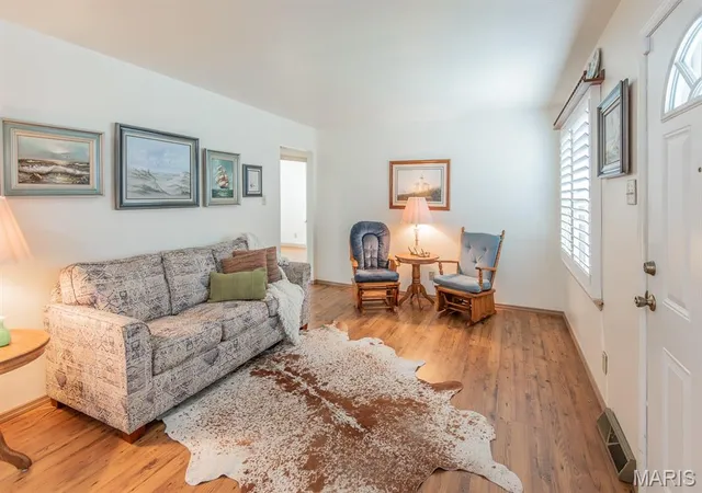 Photo 4 of Single family home for sale at 330 Derhake Rd, Florissant, MO 63031 | MLS# MIS26062718 | Listing updated on 2026-10-05