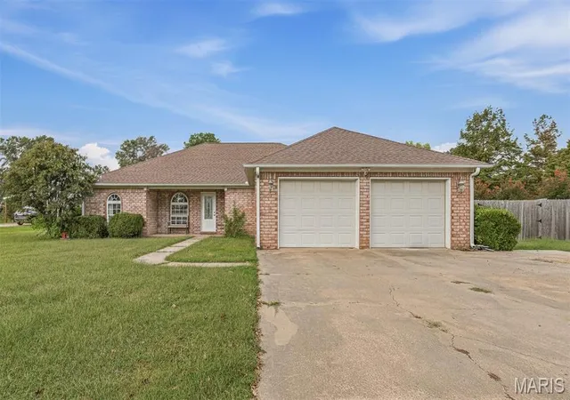 Photo 1 of Single family home for sale at 913 S Sutton Pl, Kennett, MO 63857 | MLS# MIS26062721 | Listing updated on 2026-09-29