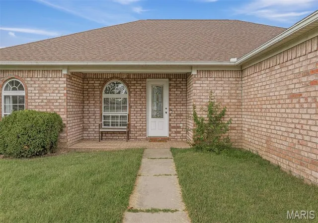 Photo 3 of Single family home for sale at 913 S Sutton Pl, Kennett, MO 63857 | MLS# MIS26062721 | Listing updated on 2026-09-29