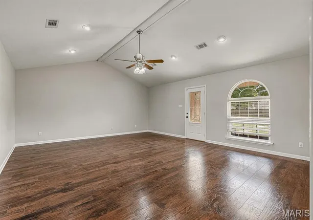 Photo 3 of Single family home for sale at 913 S Sutton Pl, Kennett, MO 63857 | MLS# MIS26062721 | Listing updated on 2026-09-29