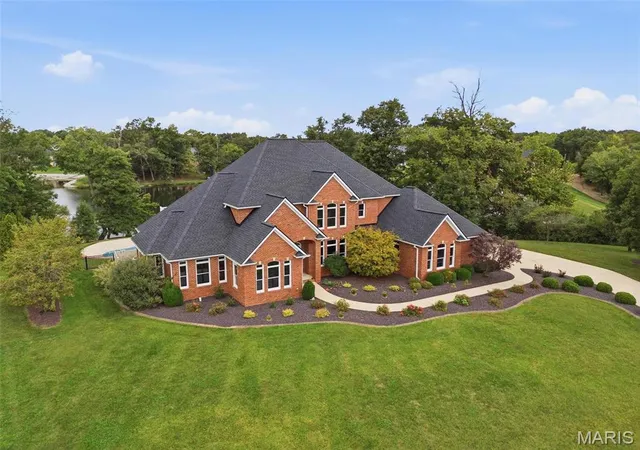 Photo 3 of Single family home for sale at 4247 English Oak Ln, Smithton, IL 62285 | MLS# MIS26062723 | Listing updated on 2026-10-02