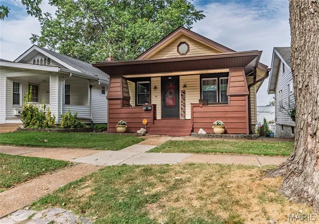 Photo 2 of Sale Pending at 5047 Dewey Ave, Saint Louis, MO 63116 | MLS# MIS26062725 | Listing updated on 2026-10-19