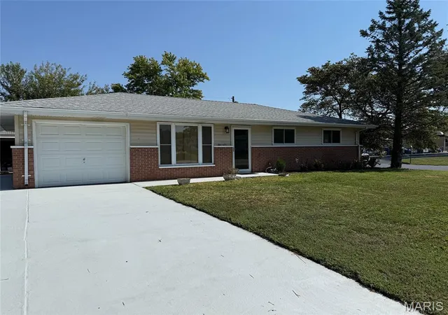 Photo 1 of Single family home for sale at 332 Joseph Dr, Fairview Heights, IL 62208 | MLS# MIS26062729 | Listing updated on 2026-10-04