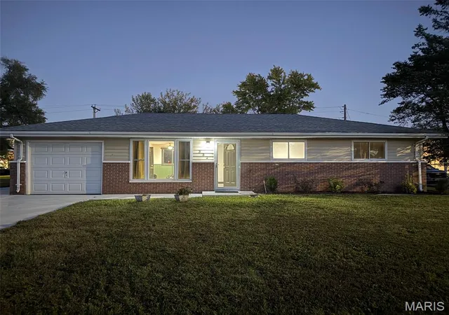 Photo 2 of Single family home for sale at 332 Joseph Dr, Fairview Heights, IL 62208 | MLS# MIS26062729 | Listing updated on 2026-10-04