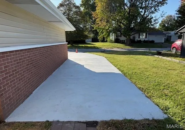 Photo 3 of Single family home for sale at 332 Joseph Dr, Fairview Heights, IL 62208 | MLS# MIS26062729 | Listing updated on 2026-10-04