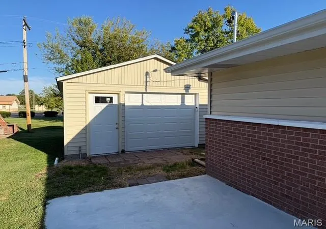 Photo 3 of Single family home for sale at 332 Joseph Dr, Fairview Heights, IL 62208 | MLS# MIS26062729 | Listing updated on 2026-10-04