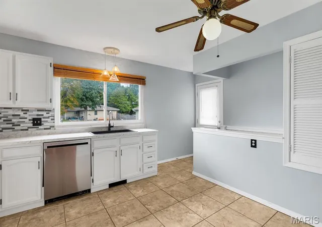 Photo 2 of Single family home for sale at 5 Oak Dr, Saint Peters, MO 63376 | MLS# MIS26062741 | Listing updated on 2026-10-04