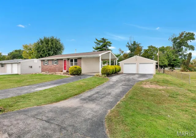 Single family home for sale at 5 Oak Dr, Saint Peters, MO 63376 | MLS# MIS26062741