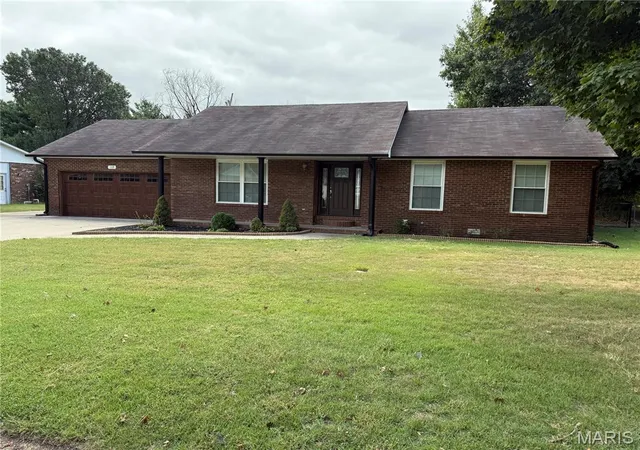 Photo 1 of Sale Pending at 109 Clara Dr, Sikeston, MO 63801 | MLS# MIS26062744 | Listing updated on 2026-10-01