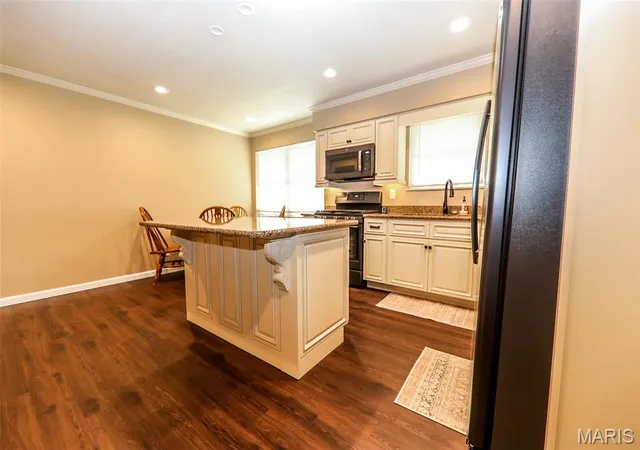 Photo 4 of Single family home for sale at 2200 Dawn Pl, Granite City, IL 62040 | MLS# MIS26062746 | Listing updated on 2026-10-04