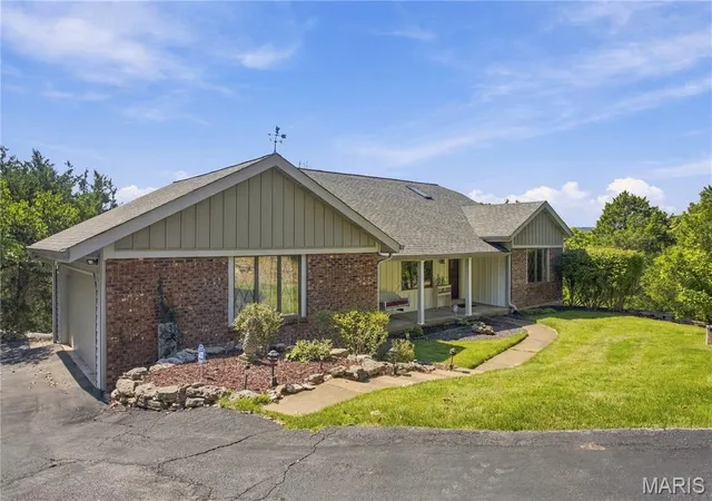 Photo 3 of Sale Pending at 2 Rockwood Forest Glen, Wildwood, MO 63025 | MLS# MIS26062748 | Listing updated on 2026-10-06