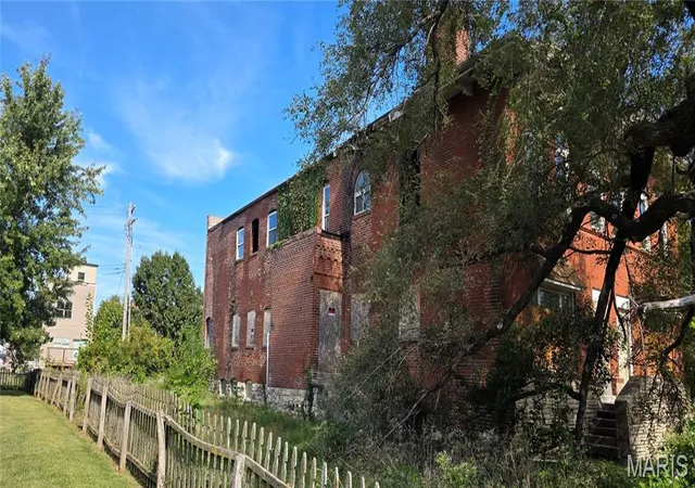 Photo 1 of Multi family home for sale at 3917 W Belle Pl, Saint Louis, MO 63108 | MLS# MIS26062754 | Listing updated on 2026-10-01