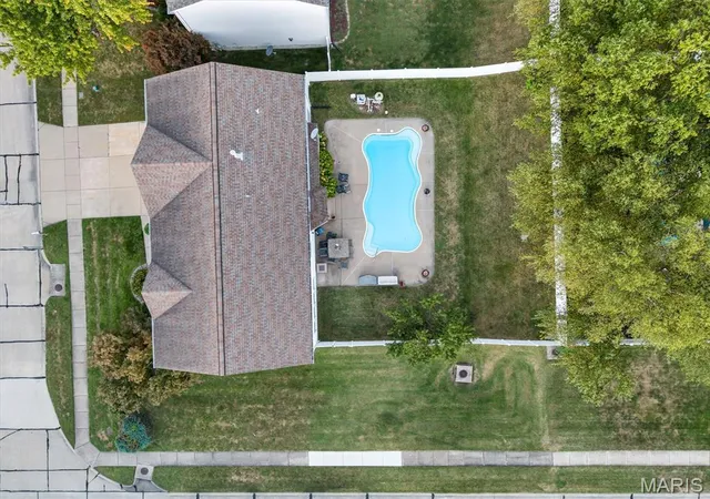 Photo 3 of Single family home for sale at 3552 Sutton Dr, Saint Charles, MO 63301 | MLS# MIS26062760 | Listing updated on 2026-10-06