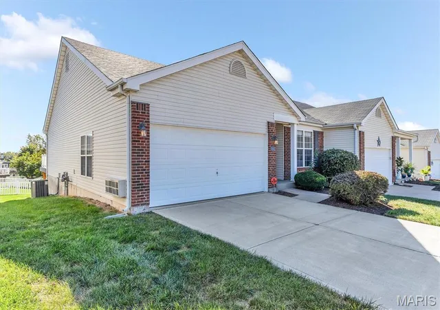 Photo 2 of Single family home for sale at 447 Angelique Pl, Saint Charles, MO 63303 | MLS# MIS26062770 | Listing updated on 2026-10-07