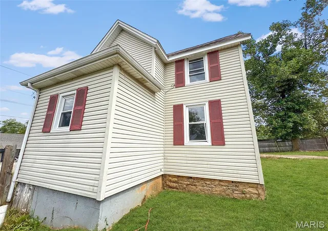 Photo 3 of Single family home for sale at 104 W 3rd Street, Leadwood, MO 63653 | MLS# MIS26062775 | Listing updated on 2026-10-01