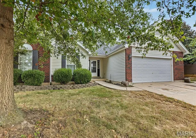 Photo 2 of Single family home for sale at 521 Sceptre Rd, Wentzville, MO 63385 | MLS# MIS26062777 | Listing updated on 2026-10-08