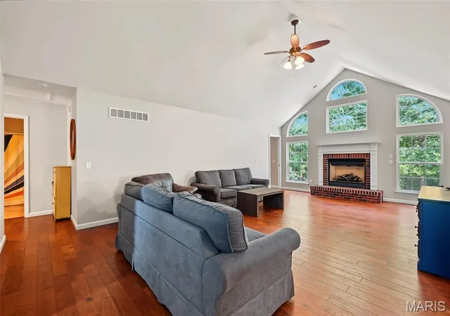 Photo 3 of Single family home for sale at 521 Sceptre Rd, Wentzville, MO 63385 | MLS# MIS26062777 | Listing updated on 2026-10-08
