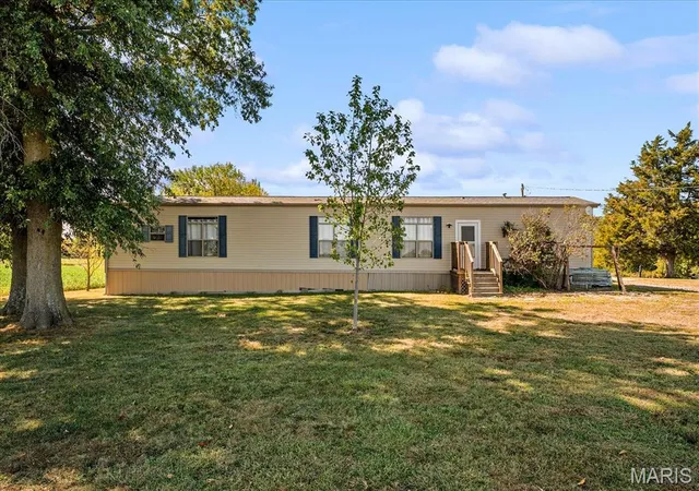 Photo 1 of Sale Pending at 14017 N Prairie Rd, Hoyleton, IL 62803 | MLS# MIS26062778 | Listing updated on 2026-10-07