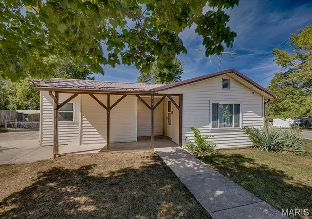 Photo 1 of Sale Pending at 201 S Henderson St, Park Hills, MO 63601 | MLS# MIS26062779 | Listing updated on 2026-10-01