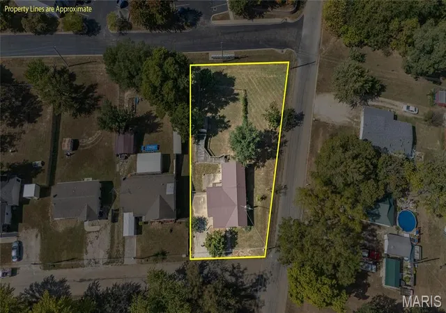 Photo 2 of Sale Pending at 201 S Henderson St, Park Hills, MO 63601 | MLS# MIS26062779 | Listing updated on 2026-10-01