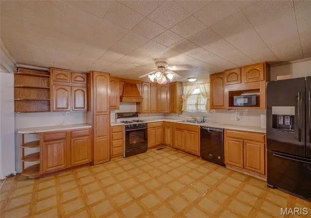 Photo 3 of Sale Pending at 201 S Henderson St, Park Hills, MO 63601 | MLS# MIS26062779 | Listing updated on 2026-10-01