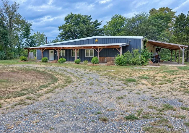Photo 1 of Single family home for sale at 13515 Locust St, Dexter, MO 63841 | MLS# MIS26062781 | Listing updated on 2026-10-02