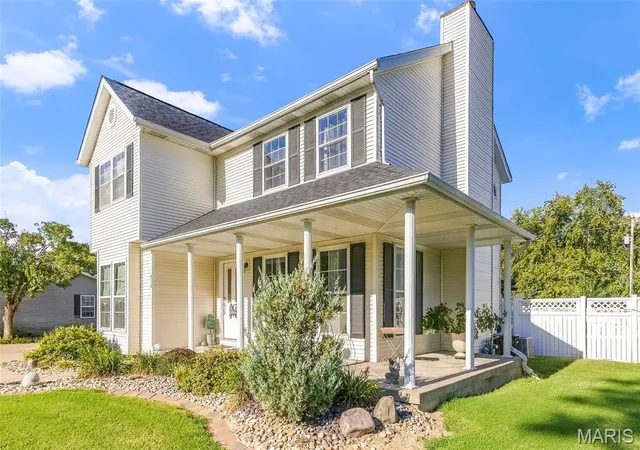 Photo 3 of Single family home for sale at 610 Marian Dr, Dupo, IL 62239 | MLS# MIS26062782 | Listing updated on 2026-10-07