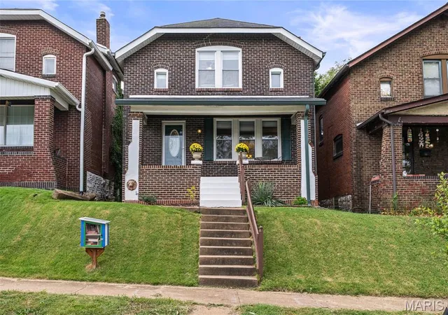 Photo 2 of Single family home for sale at 4462 Neosho St, Saint Louis, MO 63116 | MLS# MIS26062783 | Listing updated on 2026-10-05